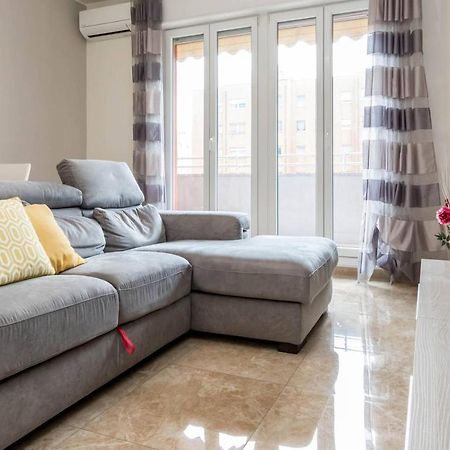 Altido Lovely Apt For 6 Located In Vibrant Gallaratese Milán Exterior foto