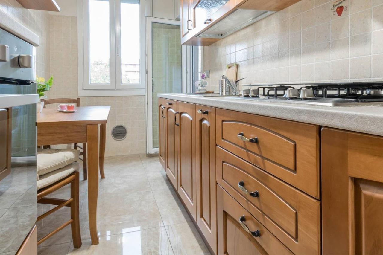 Altido Lovely Apt For 6 Located In Vibrant Gallaratese Milán Exterior foto