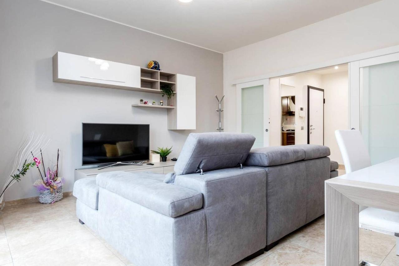 Altido Lovely Apt For 6 Located In Vibrant Gallaratese Milán Exterior foto